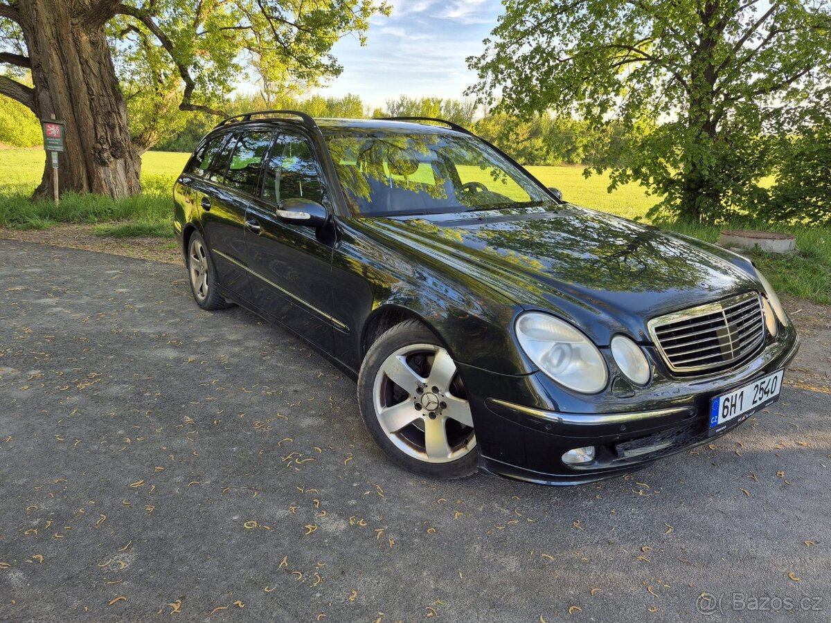 Mercedes W111 E500 V8 s211 4matic m113 - 16