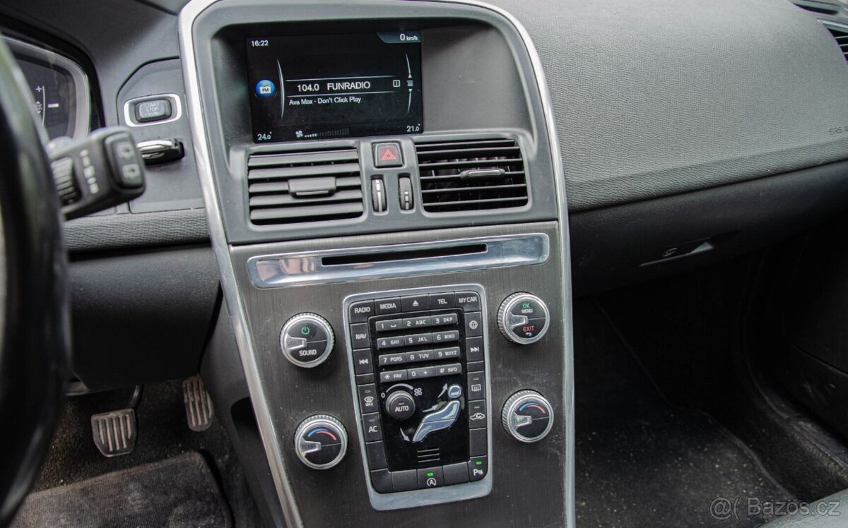 Volvo XC60 D3, 100kW, 6MT - 16