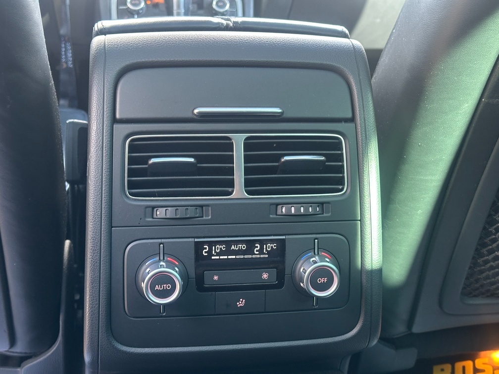 Volkswagen Touareg 2012 - 16