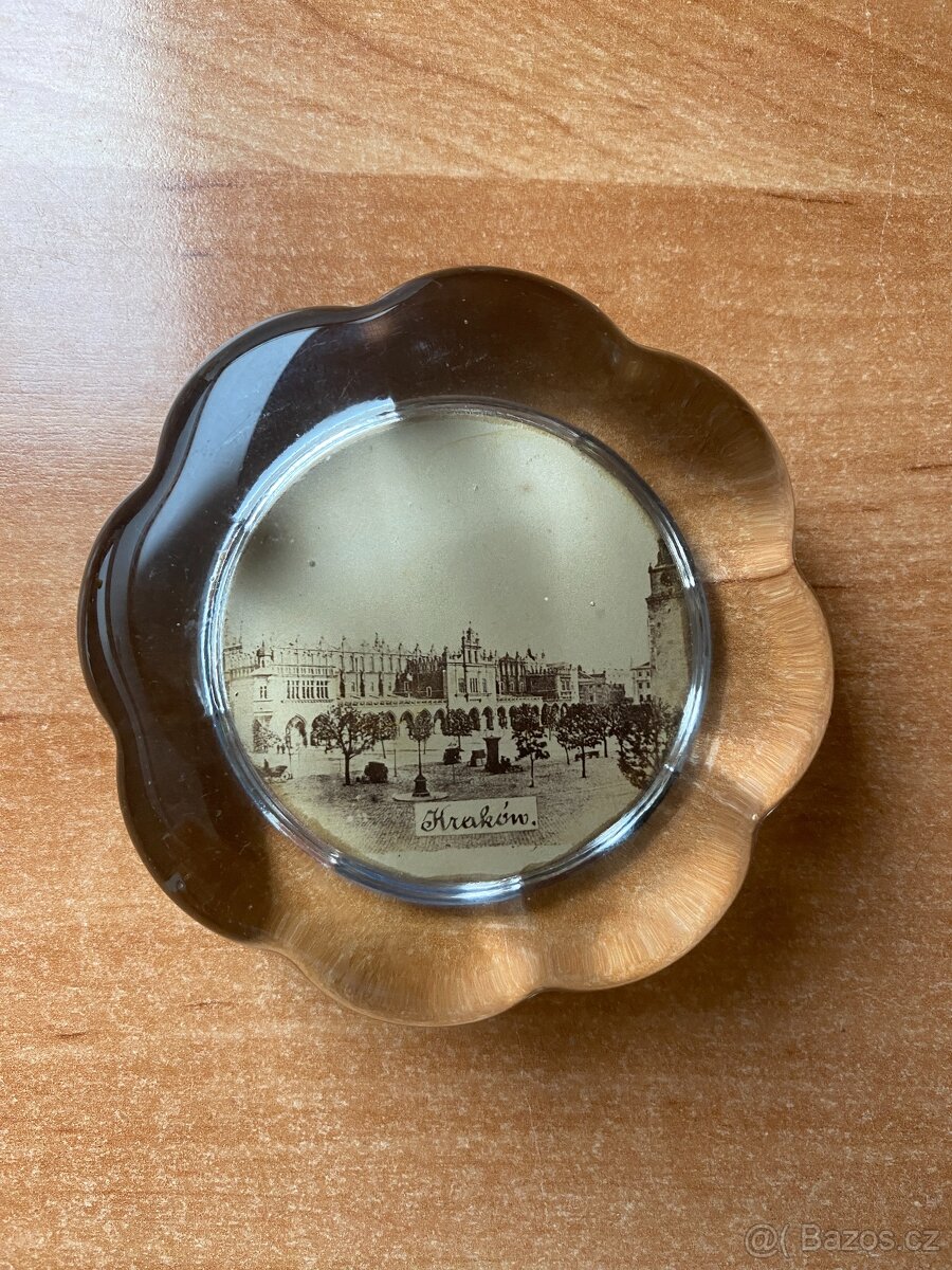 Sběratel nabízí staré sklenice s obrázky měst - 16