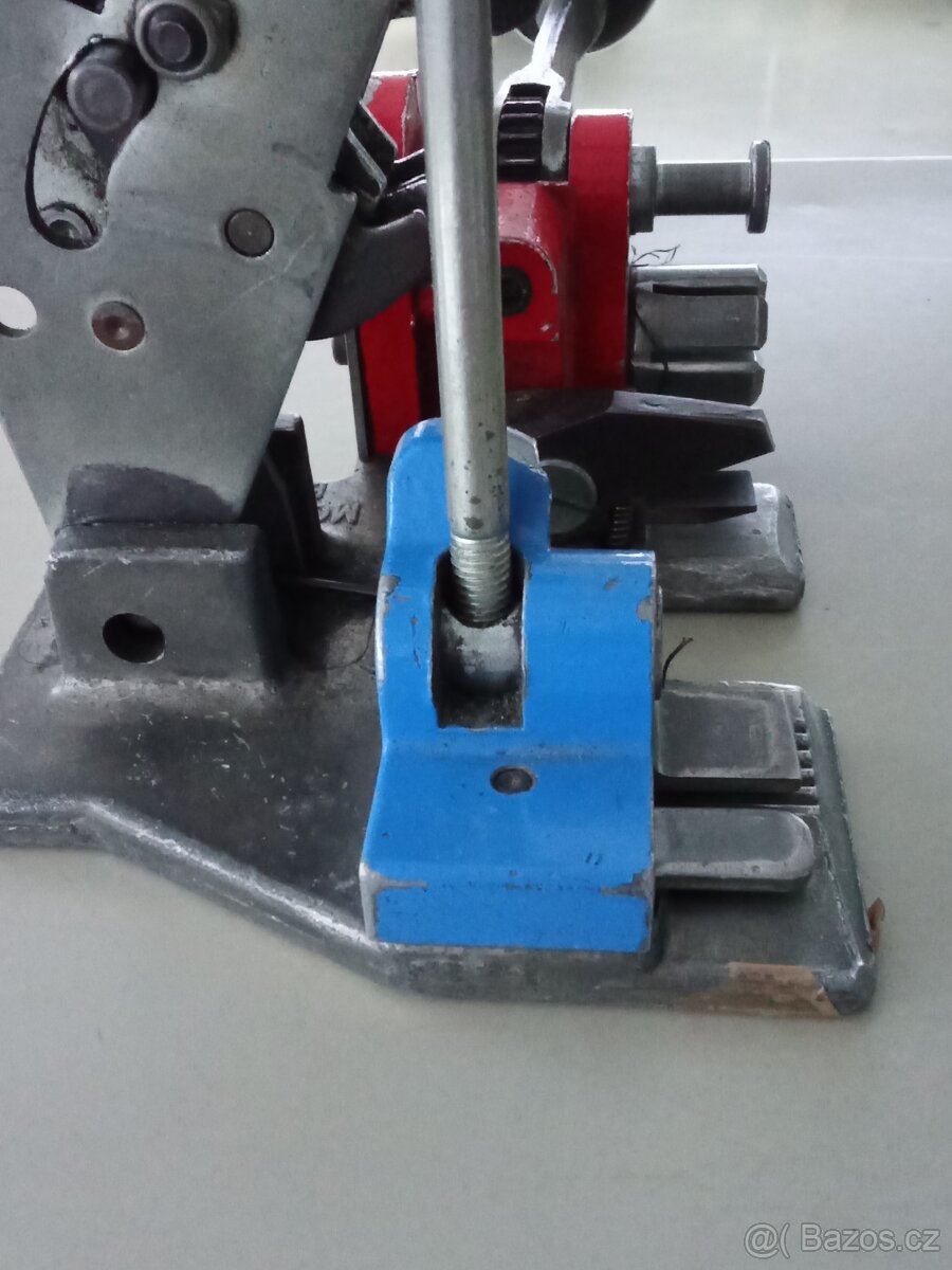 Ruční páskovačka s vozíkem a páskou se sponami - 16