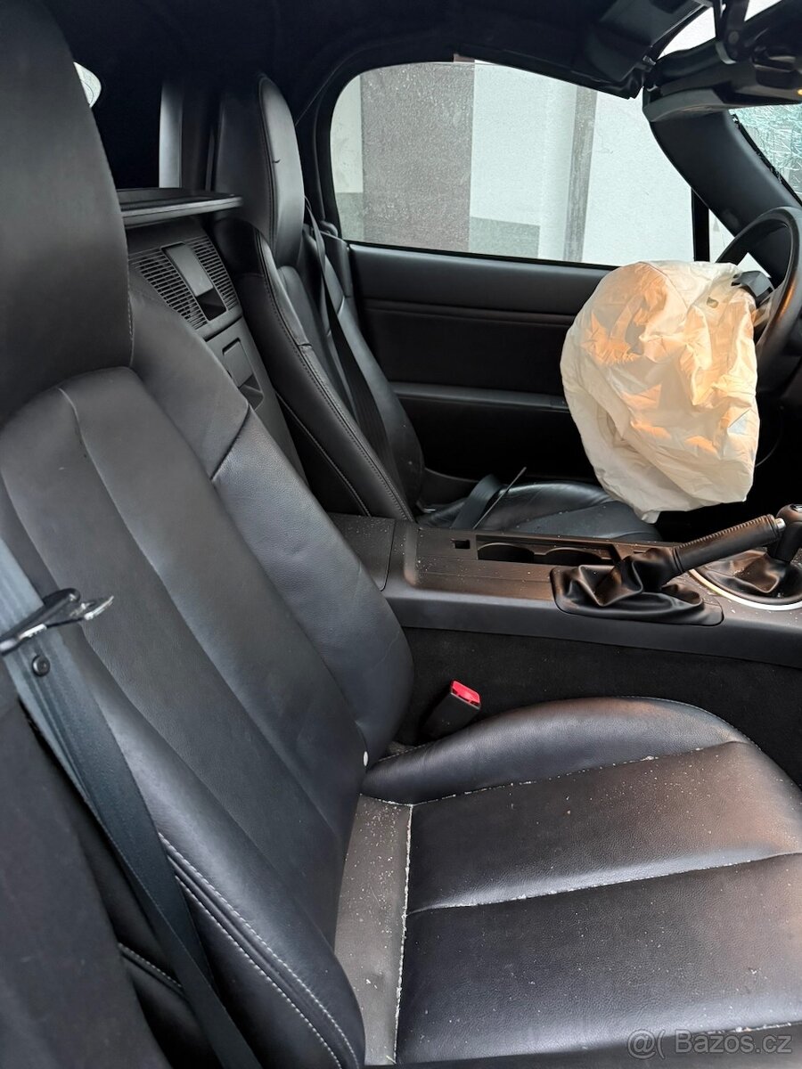 Mazda MX5 - NC - 2006 - 118kw najeto 48tis km - bouraná - 16