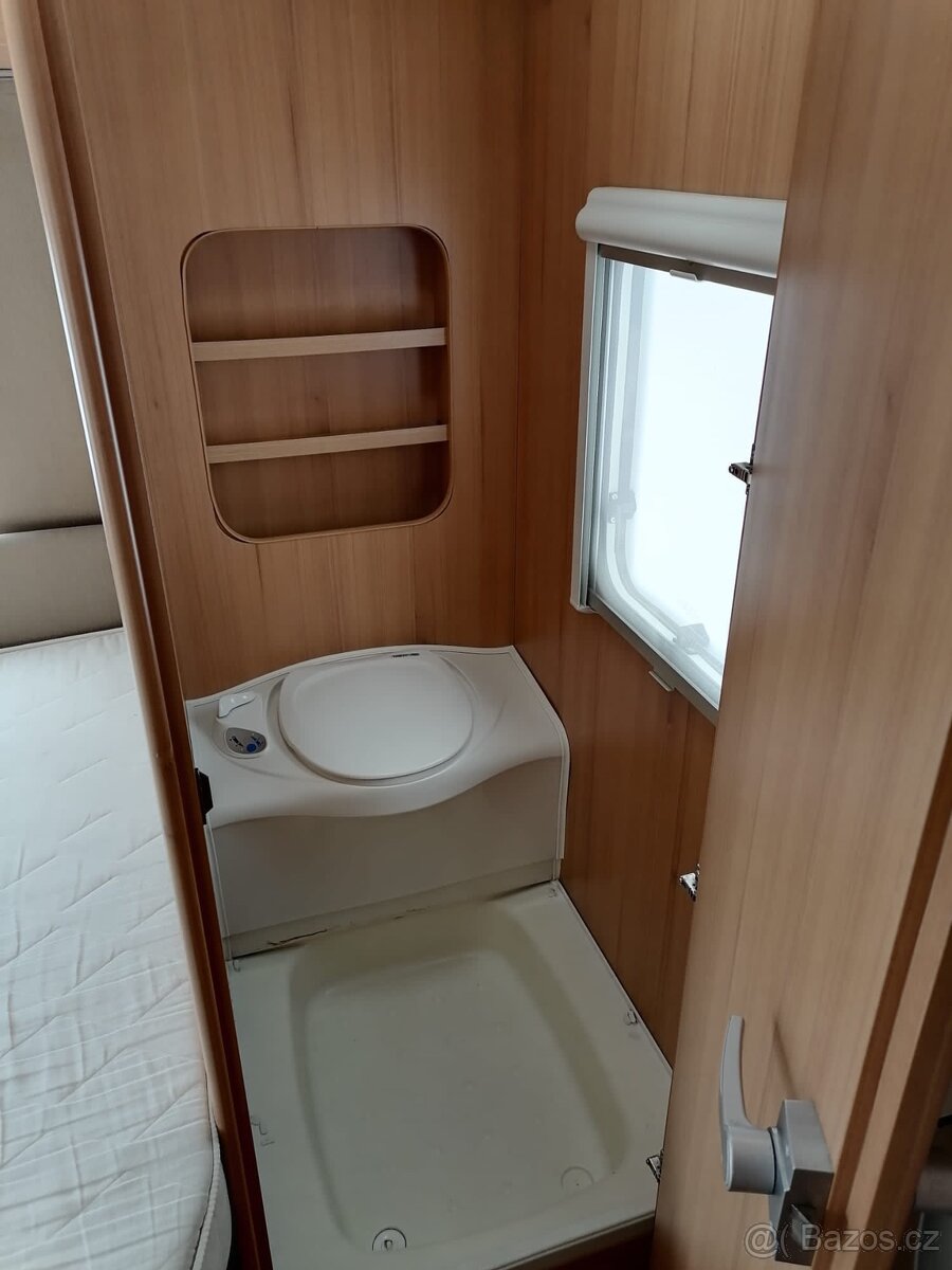 Karavan Weltbummler T.E.C, Kuchyňka, Koupelna,Topeni - 16