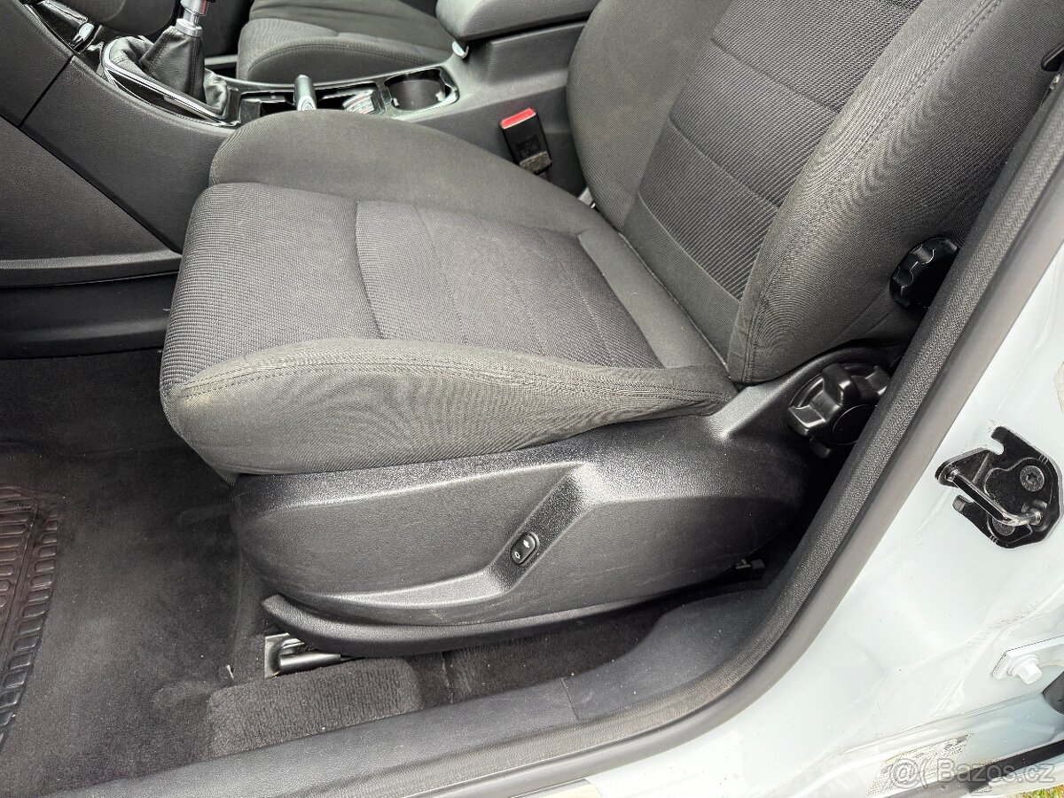 FORD S-max 2,2TDCi 200PS panorama, manuál,keyless - 16