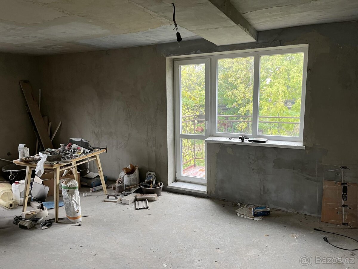 Prodej RD dvě bytové jednotky, prostorná dvou garáž s pozemk - 16