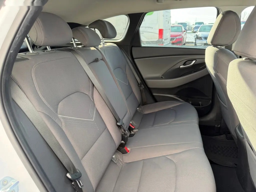 Hyundai i30, 1.6CRDi 85kW AUTOMAT SMART - 16