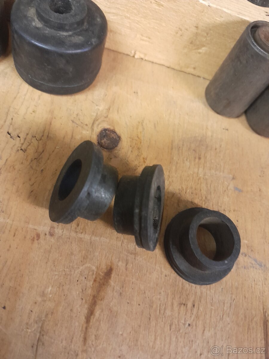 OCTAVIA,FELICIA,SPARTAK - 16