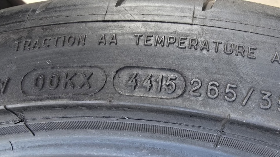 Letní pneu 265/35/19 Michelin - 16