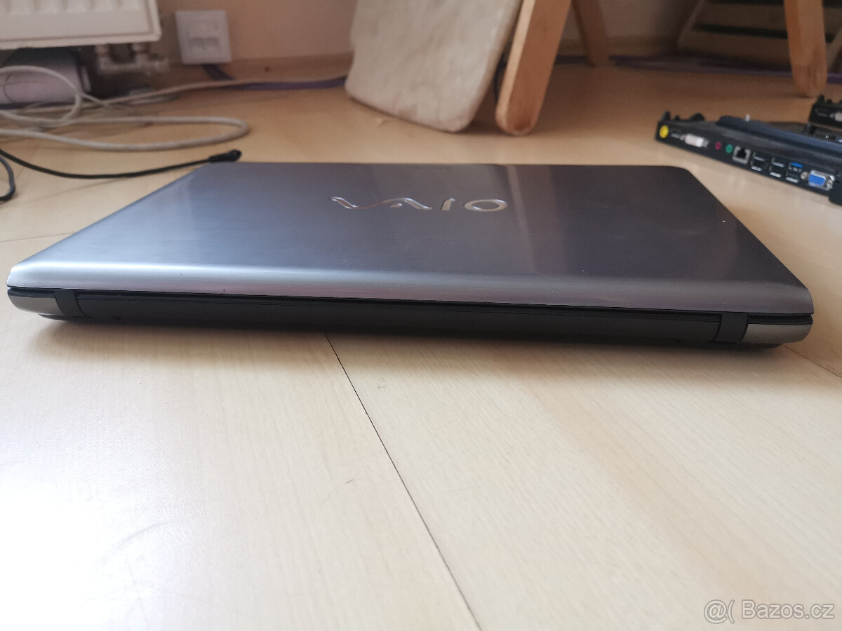 SONY VAIO SVE1511H1ESI - výborný stav - 16
