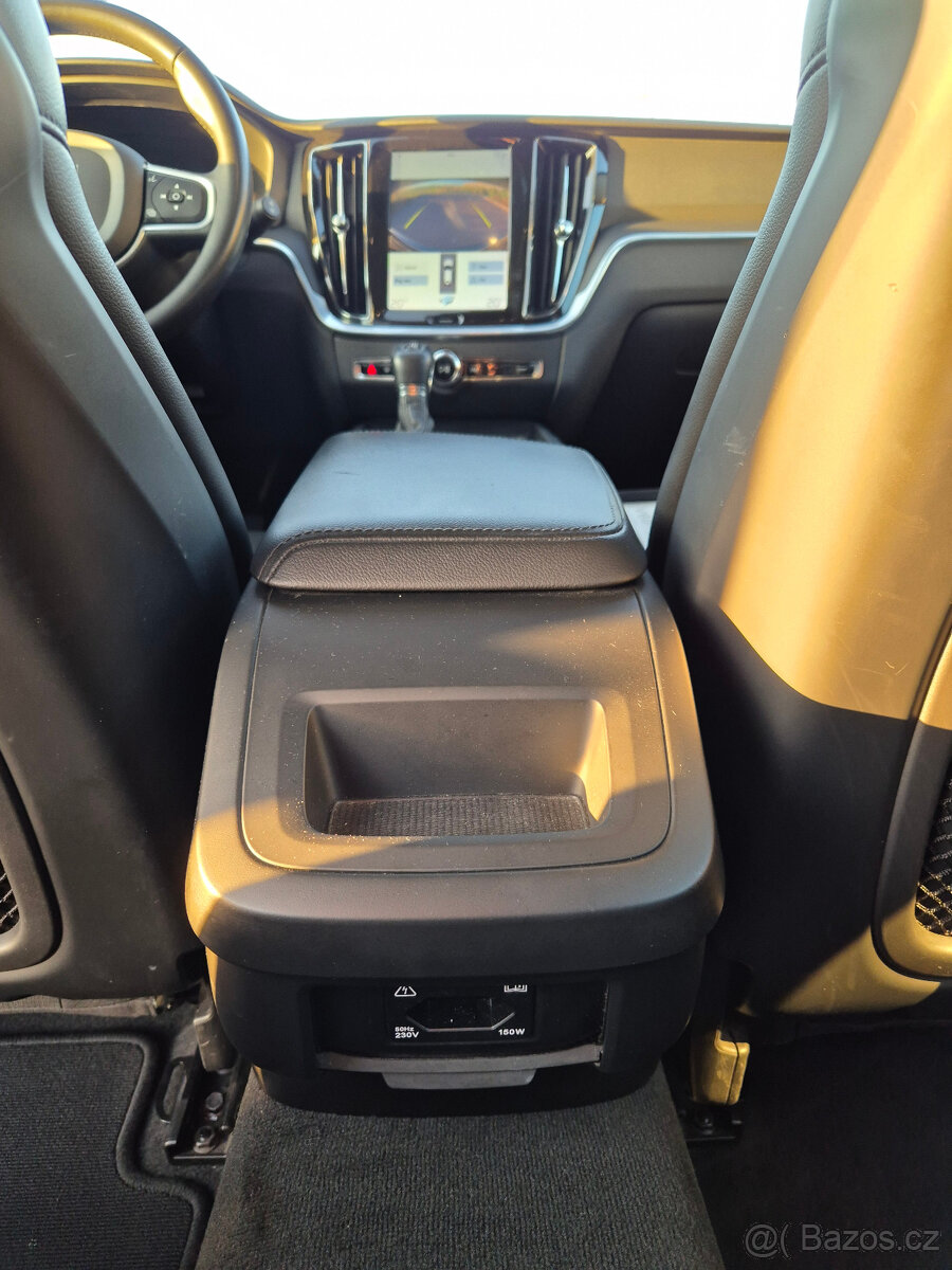 Volvo V60-150 PS-Kamera-Automat-Pravidelný servis TOP CENA - 16