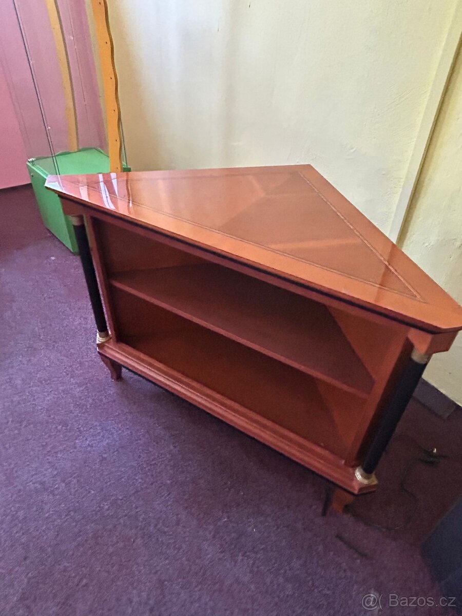 Starožitný nábytek - 16