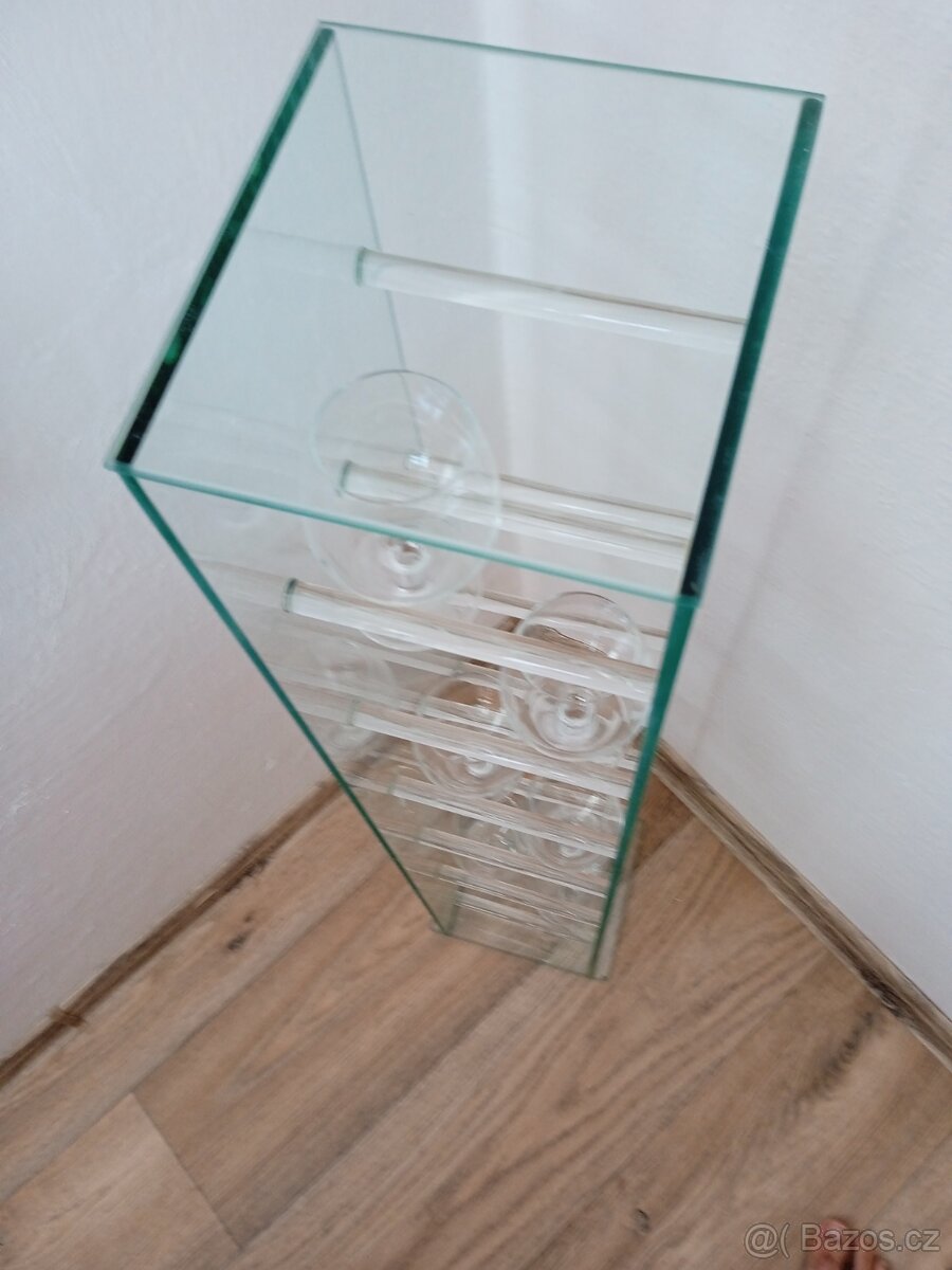 Skleněná vytrínka - 16