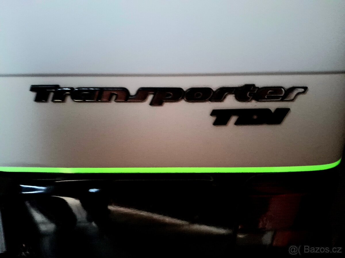 VW Transporter 2.5 TDi 5.míst - 16