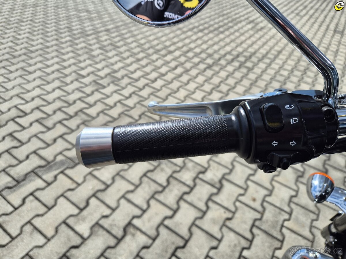 Triumph Rocket III Roadster - 16