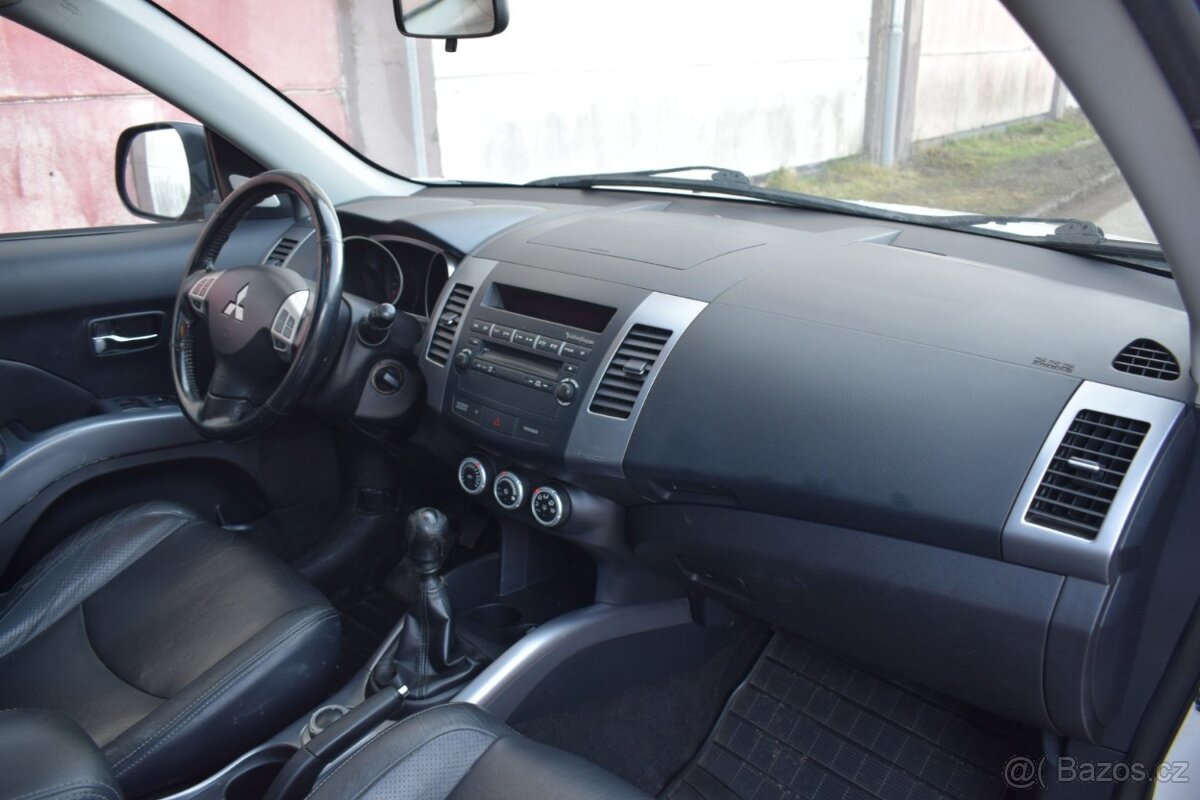 Mitsubishi Outlander 2.0Di-D 4X4/ČR PŮVOD/VÝBAVA/ - 16