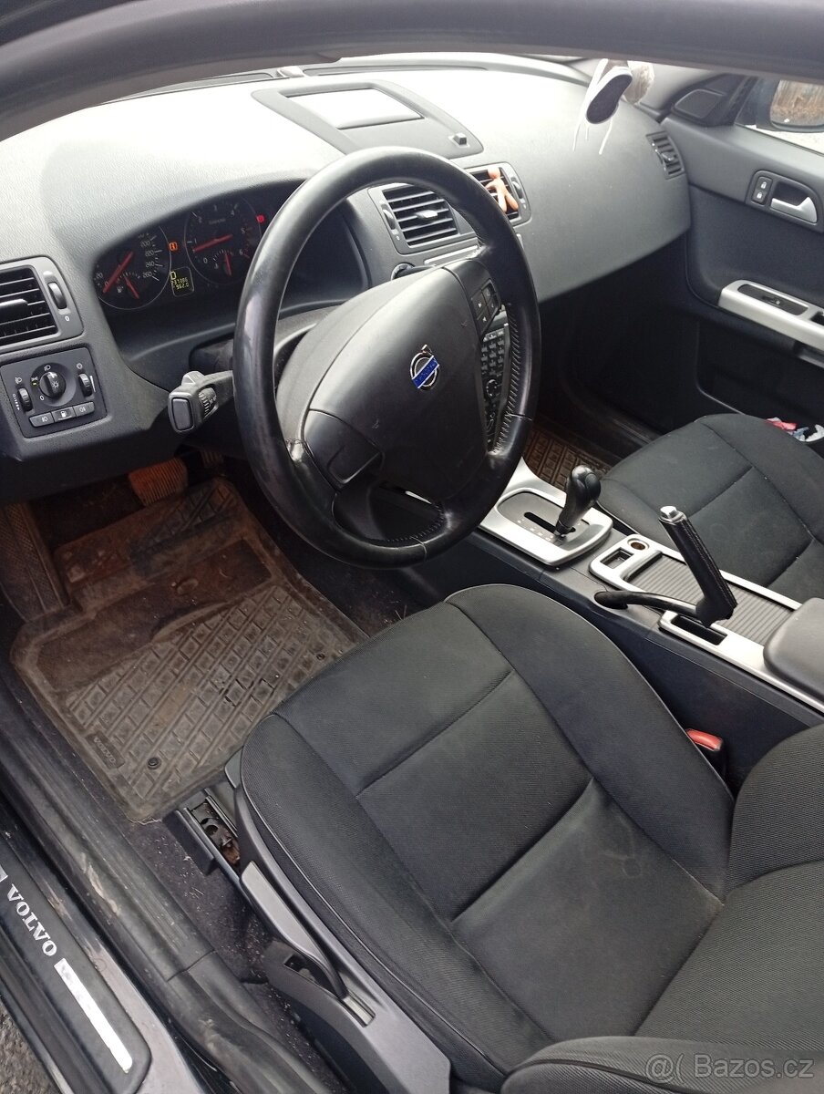 Prodám Volvo V50 2,4D5 - 16