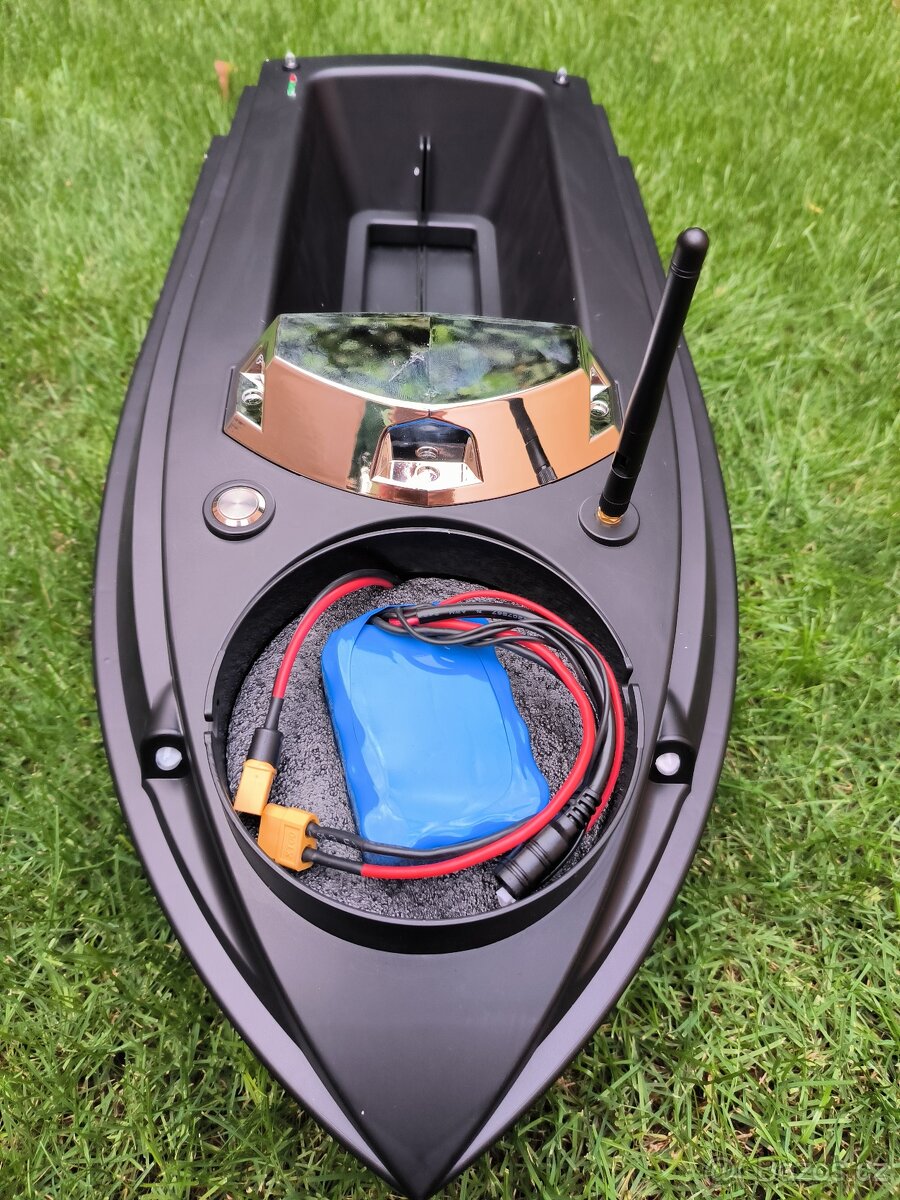 Zavazacia lodka s GPS + Sonar - 16