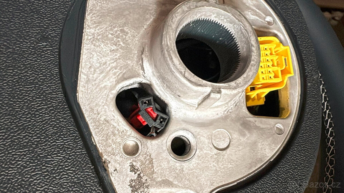 VYHRIVANY AUDI VOLANT - ZREZANY - PERFOROVANA KUZE - 16