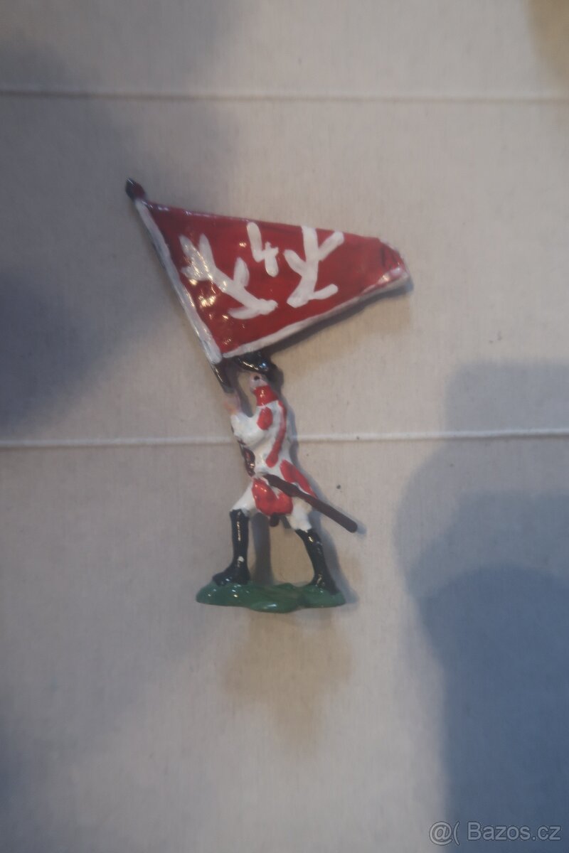 cínoví vojáčci a další figurky - 16