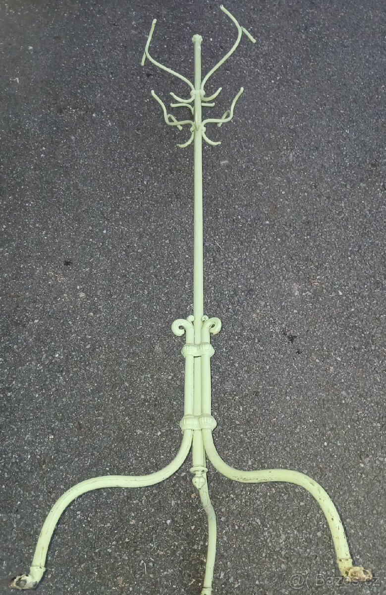 Prodám kolečka 4.00-8, 6.00-9,kovové okna - 16