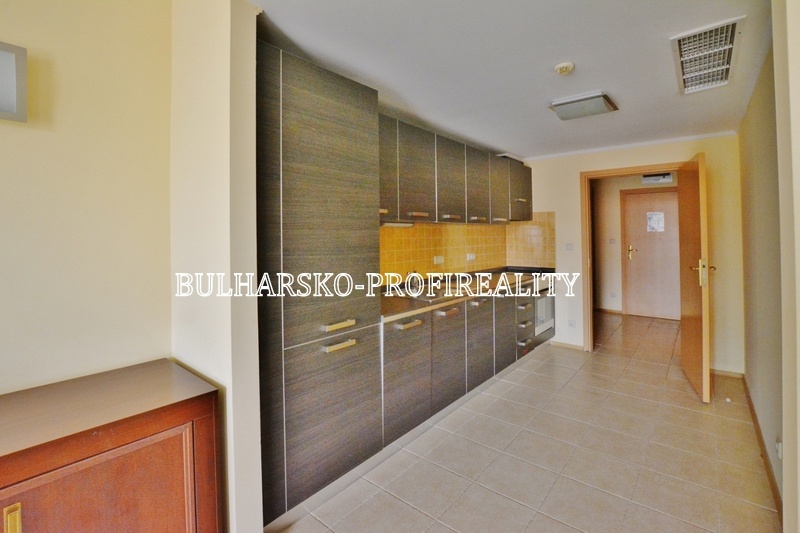 Luxusní apartmán 2+kk (68 m²) v první linii s bočním výhlede - 16