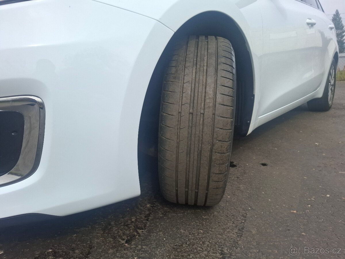 Kia Ceed 1.6CRDi 100kW,digi klima,tažné zařízení - 16
