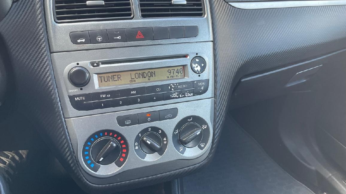 Fiat Punto, 1,2 i //ČR//2MAJITEL//AC// RV 5/2009 - 16