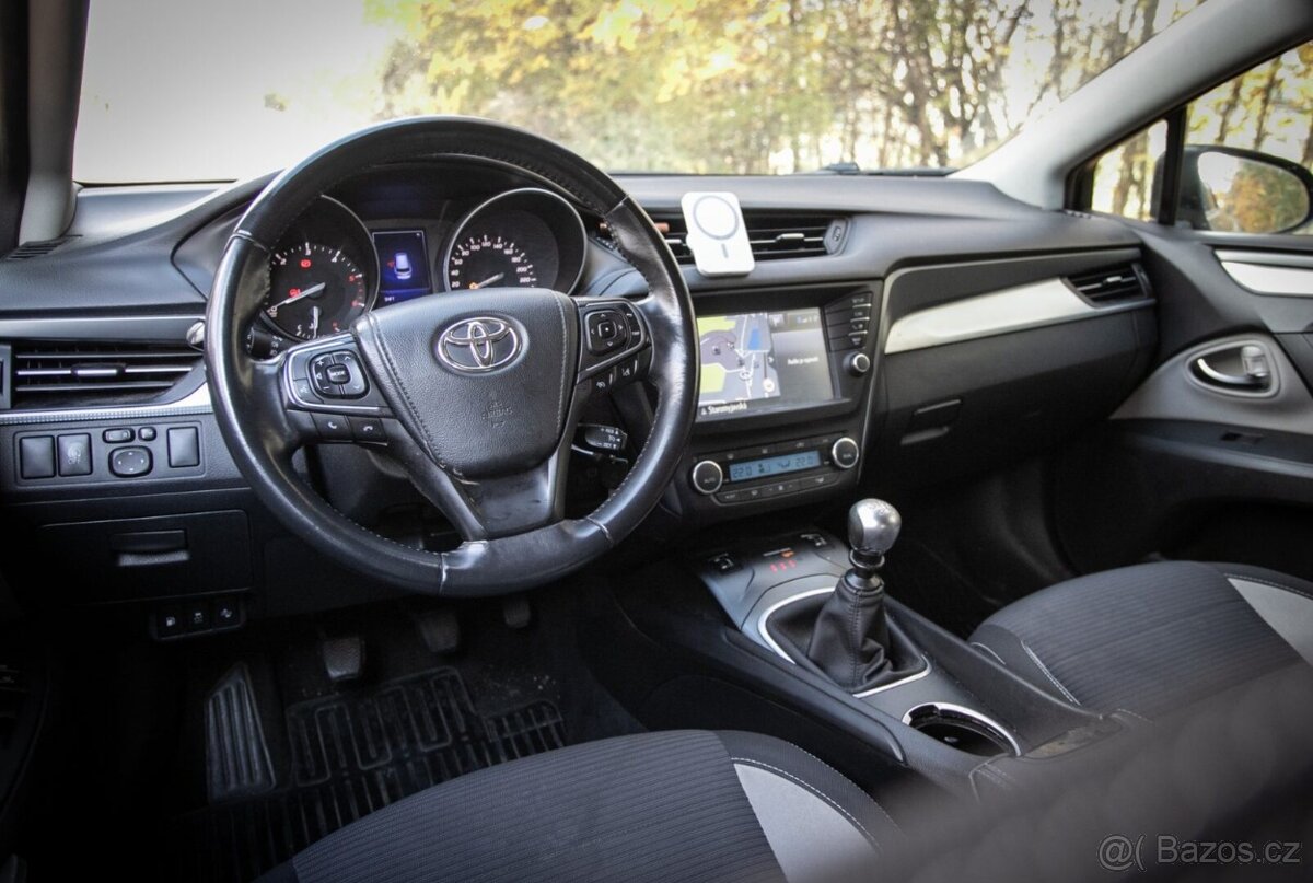 TOYOTA AVENSIS Combi 2.0 105kW 2017 - 16