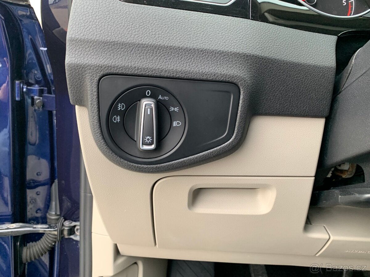 Volkswagen Golf Sportsvan 2.0TDi,110KW,P. KAMERA, VÝBAVA - 16
