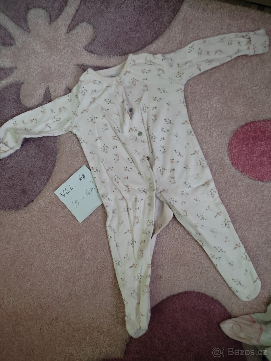 Oblečení a jiné potřeby pro miminko - 16