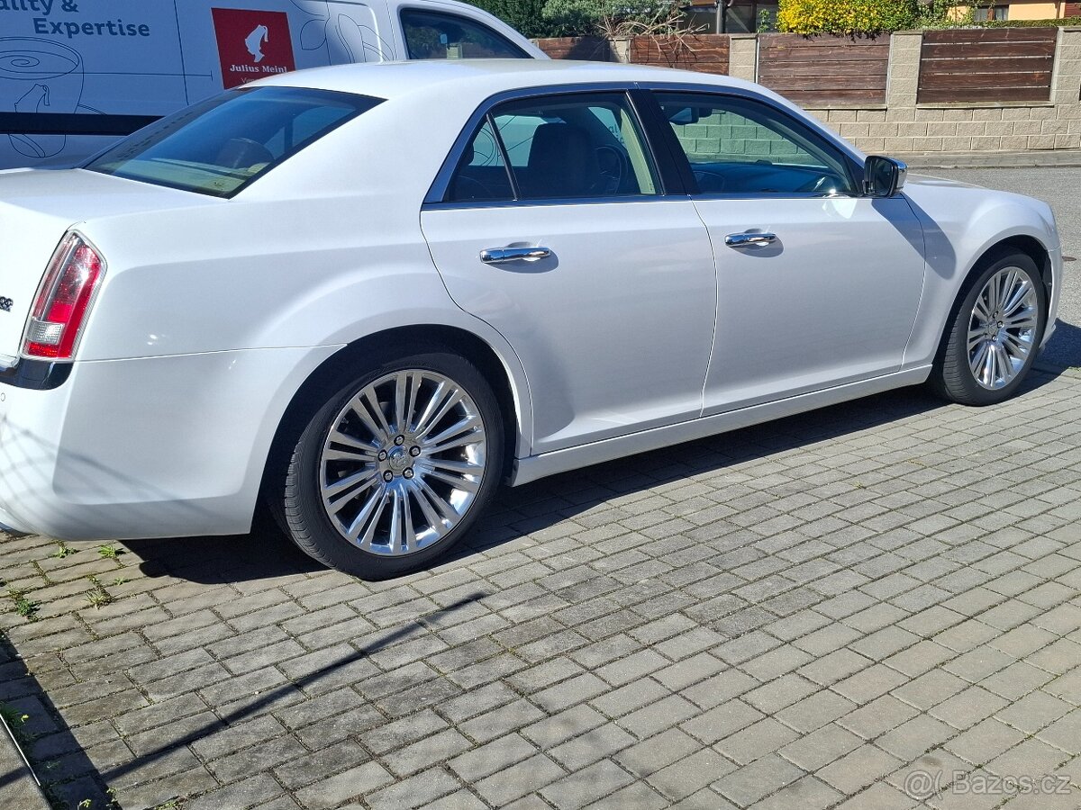 Lancia Thema-Chrysler 300 C - 16