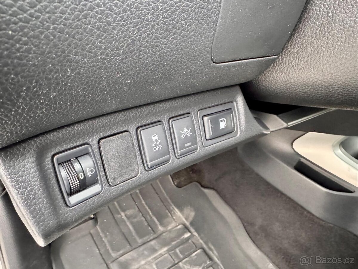 Nissan Navara NP300 Double cab 4x4 koup. ČR - 16