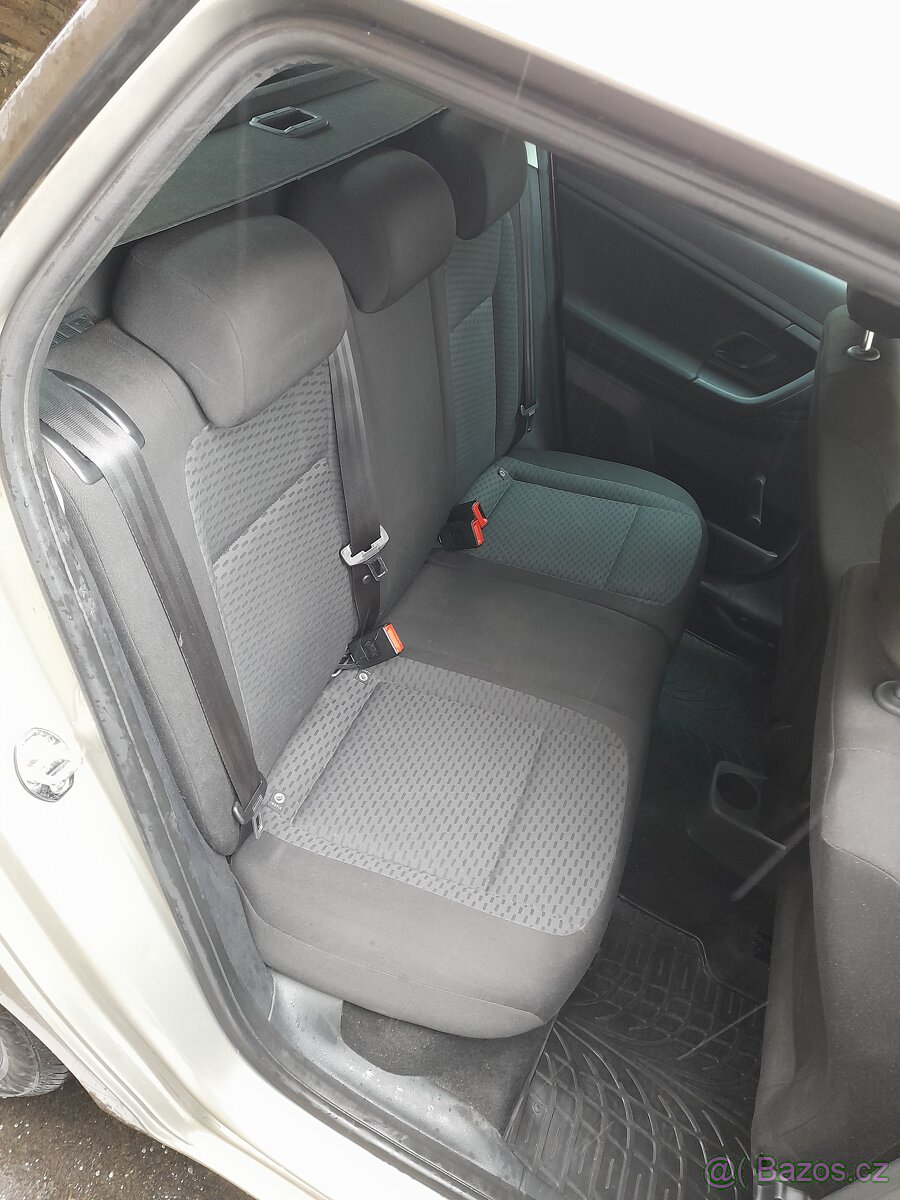 Škoda Fabia II. Combi 1.4 benzín 16v 2012 - 16