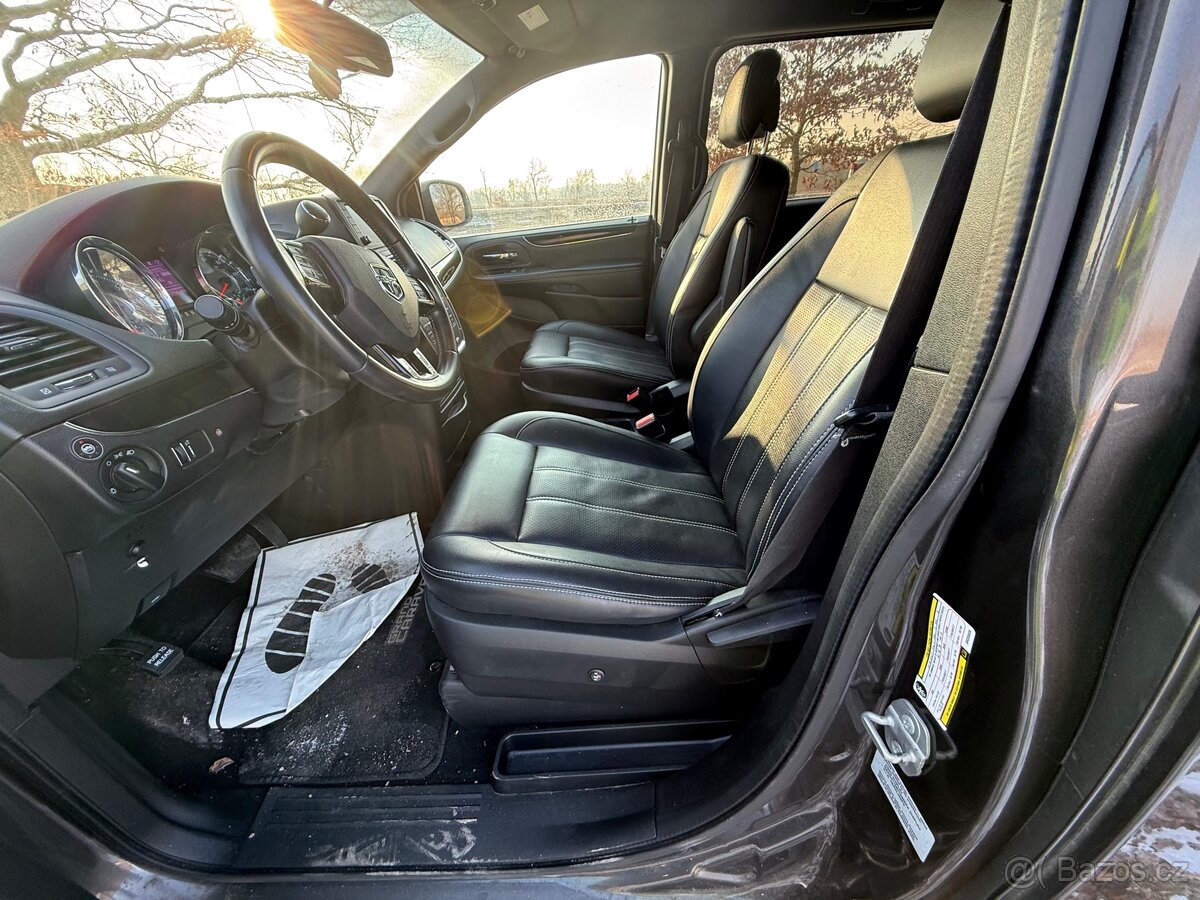 Dodge Grand Caravan - 16