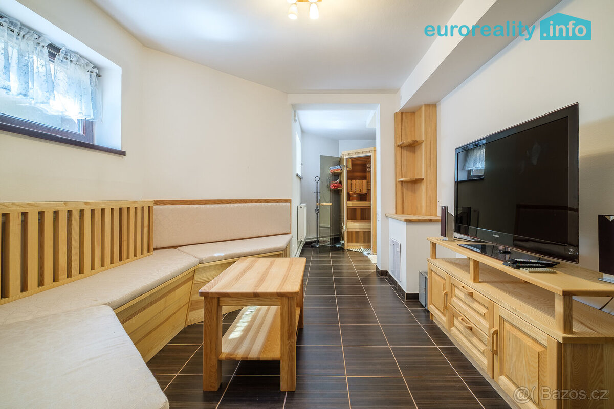 Prodej, rodinný dům, 314 m2, Karlovy Vary - Mezirolí - 16