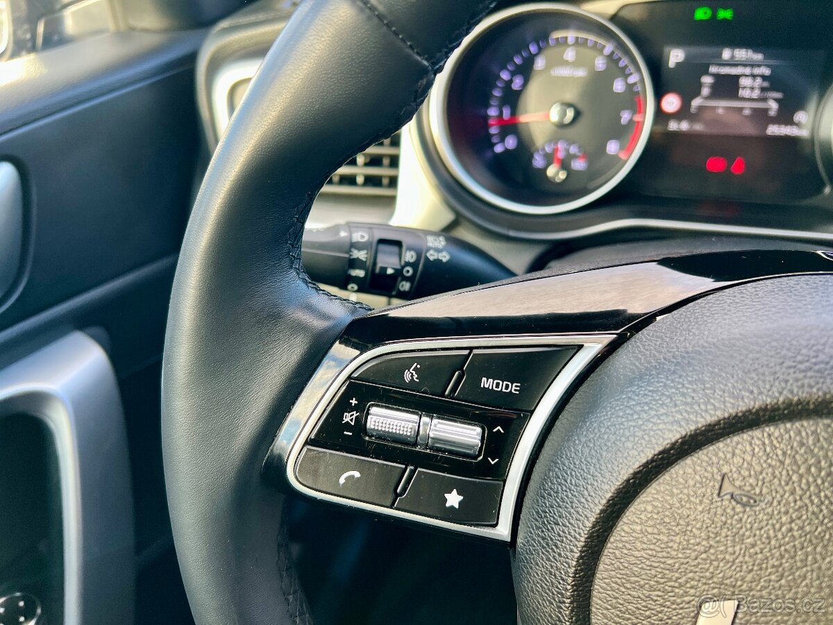 Kia Ceed SW 1,5 T-GDI TOP 7DCT + BUS - 16