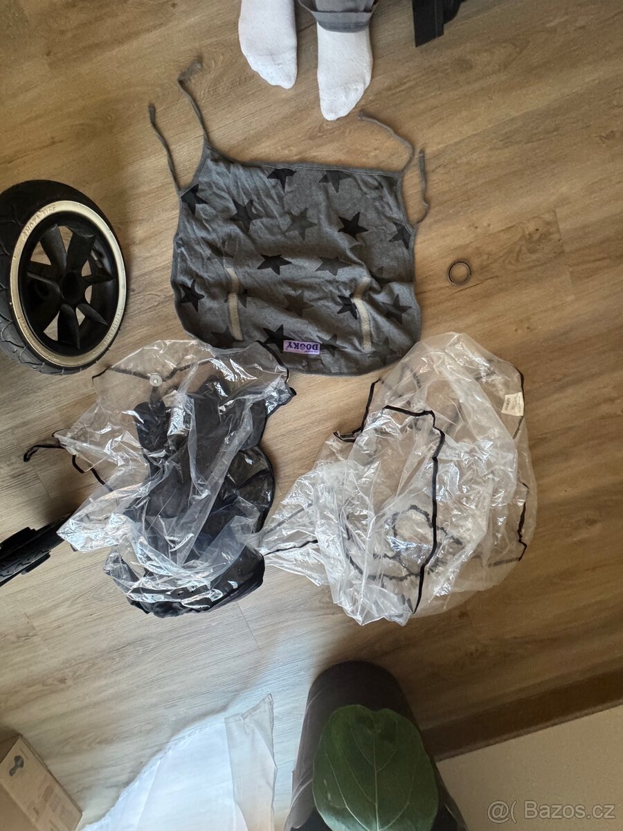 Kočárek Moon Resea S - 16