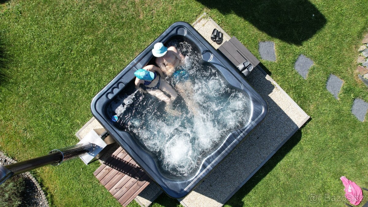 Luxusní venkovní vířivka s vytápěním na dřevo - 16