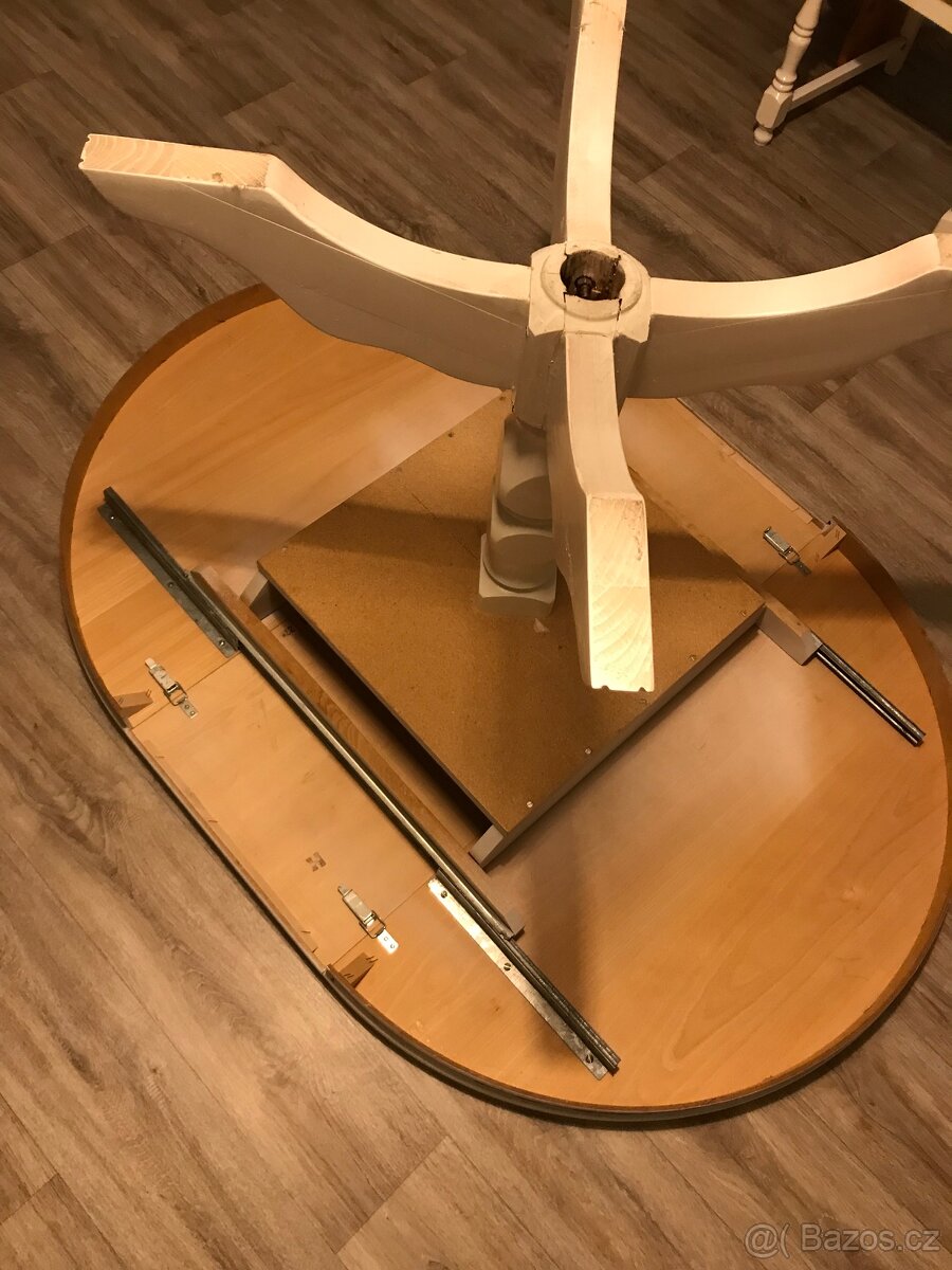 KUCHYŇSKÝ ROZKLÁDACÍ STŮL - 16