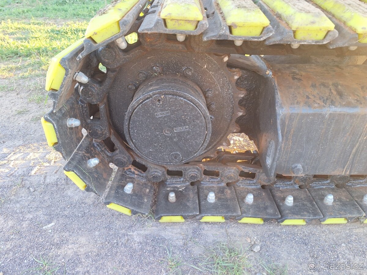 KOMATSU PC 35 MR - 16