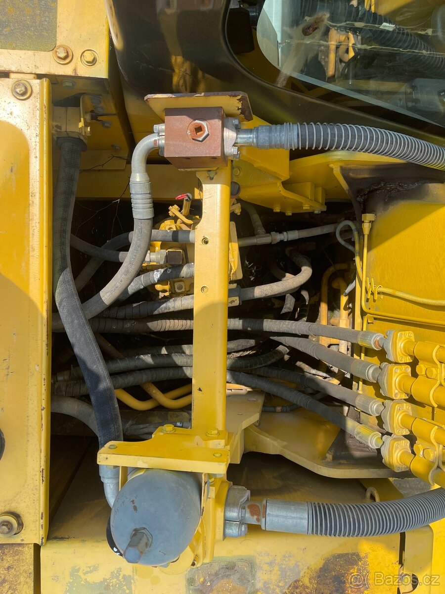 Prodám KOMATSU PC 210 LC-7 R.V. 2005, 11558 mh - 16