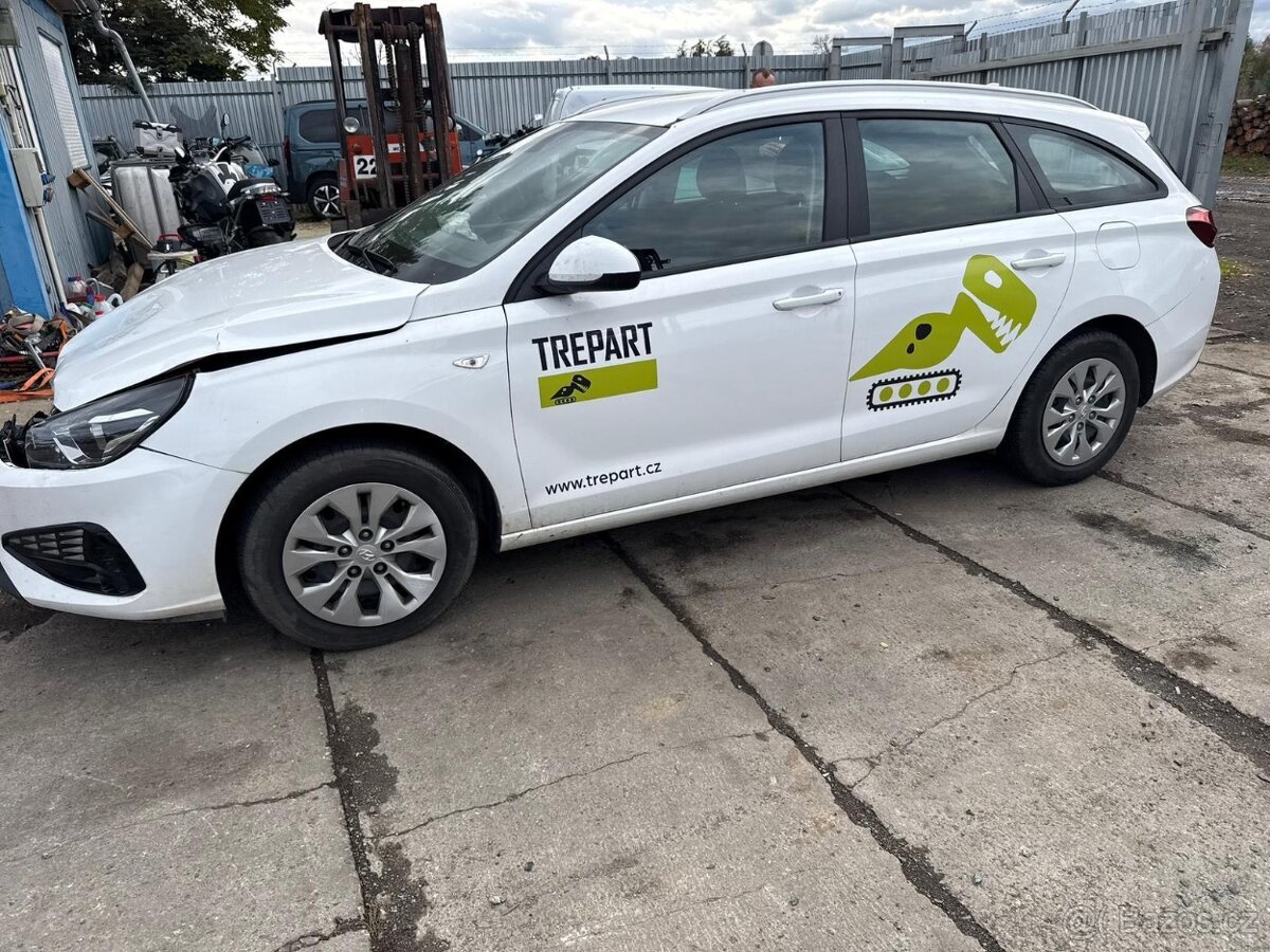 Hyundai I30 1.5i start plus pojizdne 2022 - 16