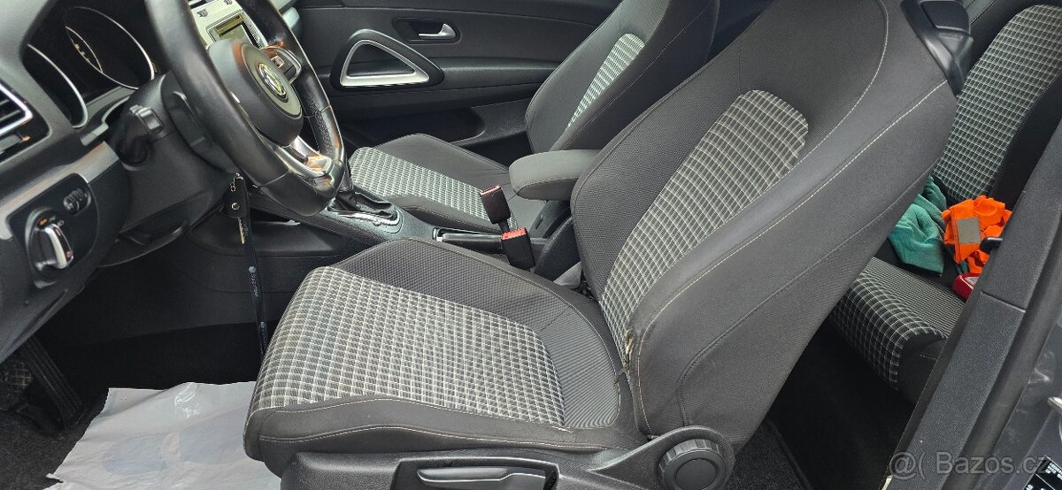 VW Sicirocco 2.0 TDI 110kw Dsg R-line interiér - 16