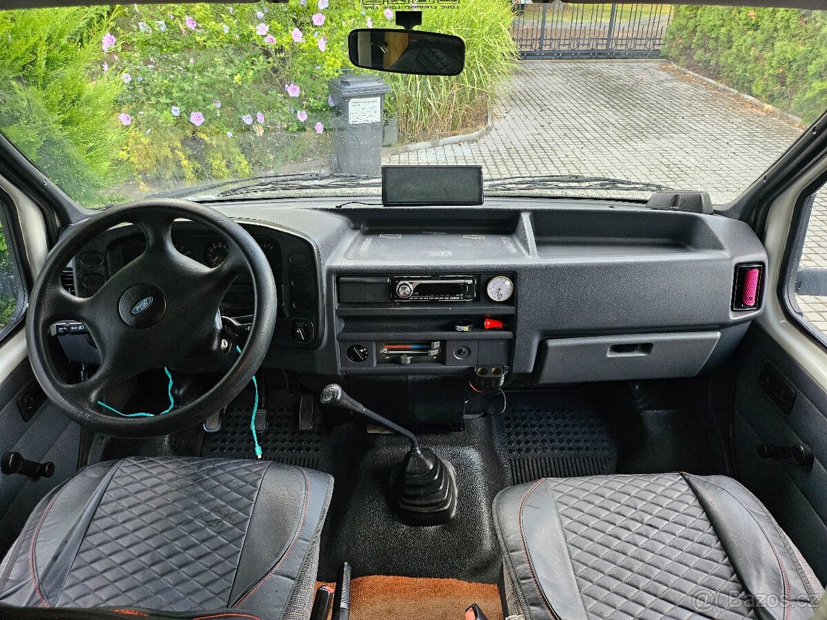 Obytný automobil Ford Transit - 16