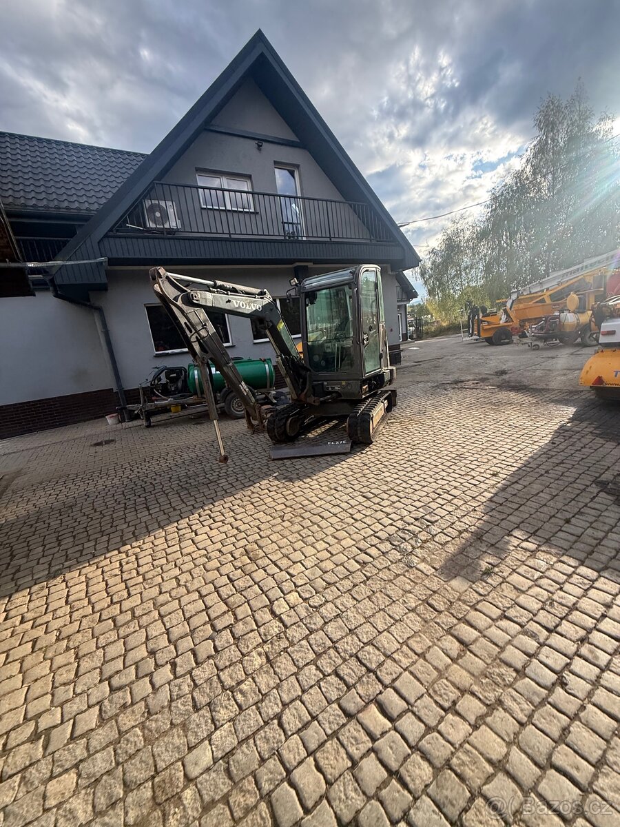 Minibagr Volvo ec27c - 16