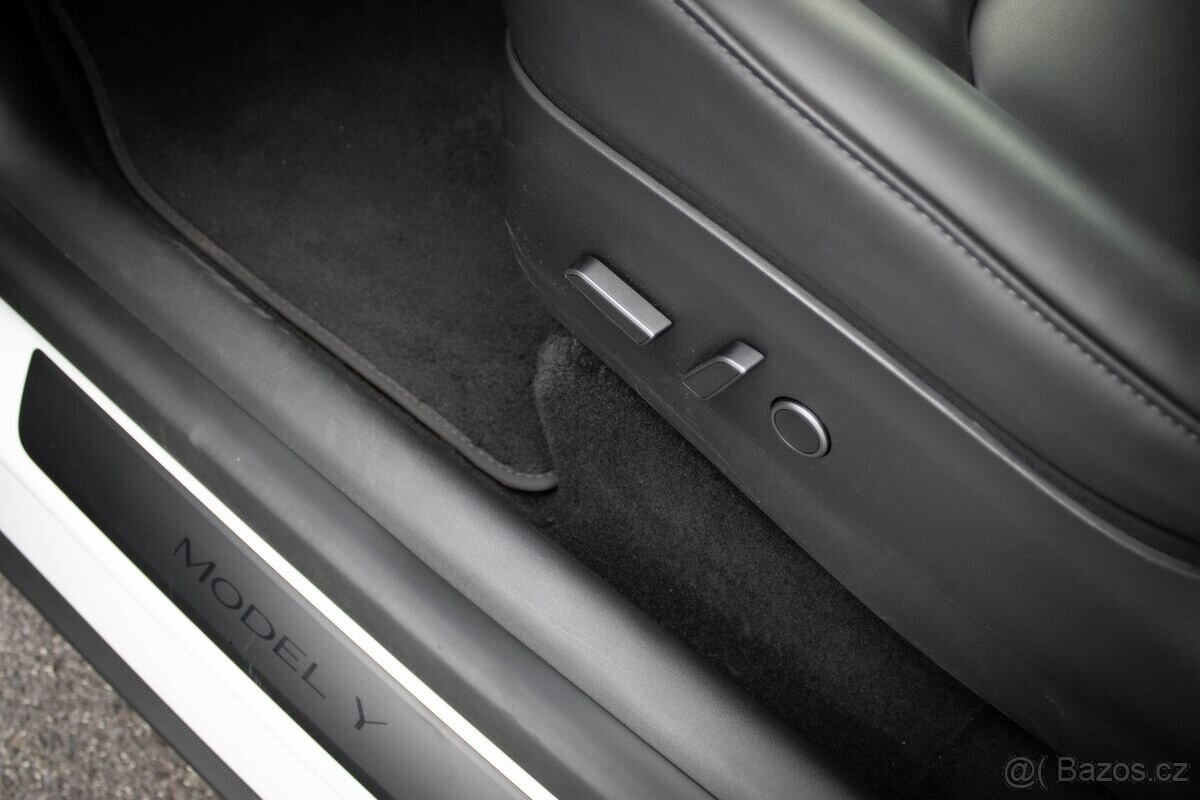 Tesla Model Y Dual Motor Long Range 378kw - odp. DPH - 16
