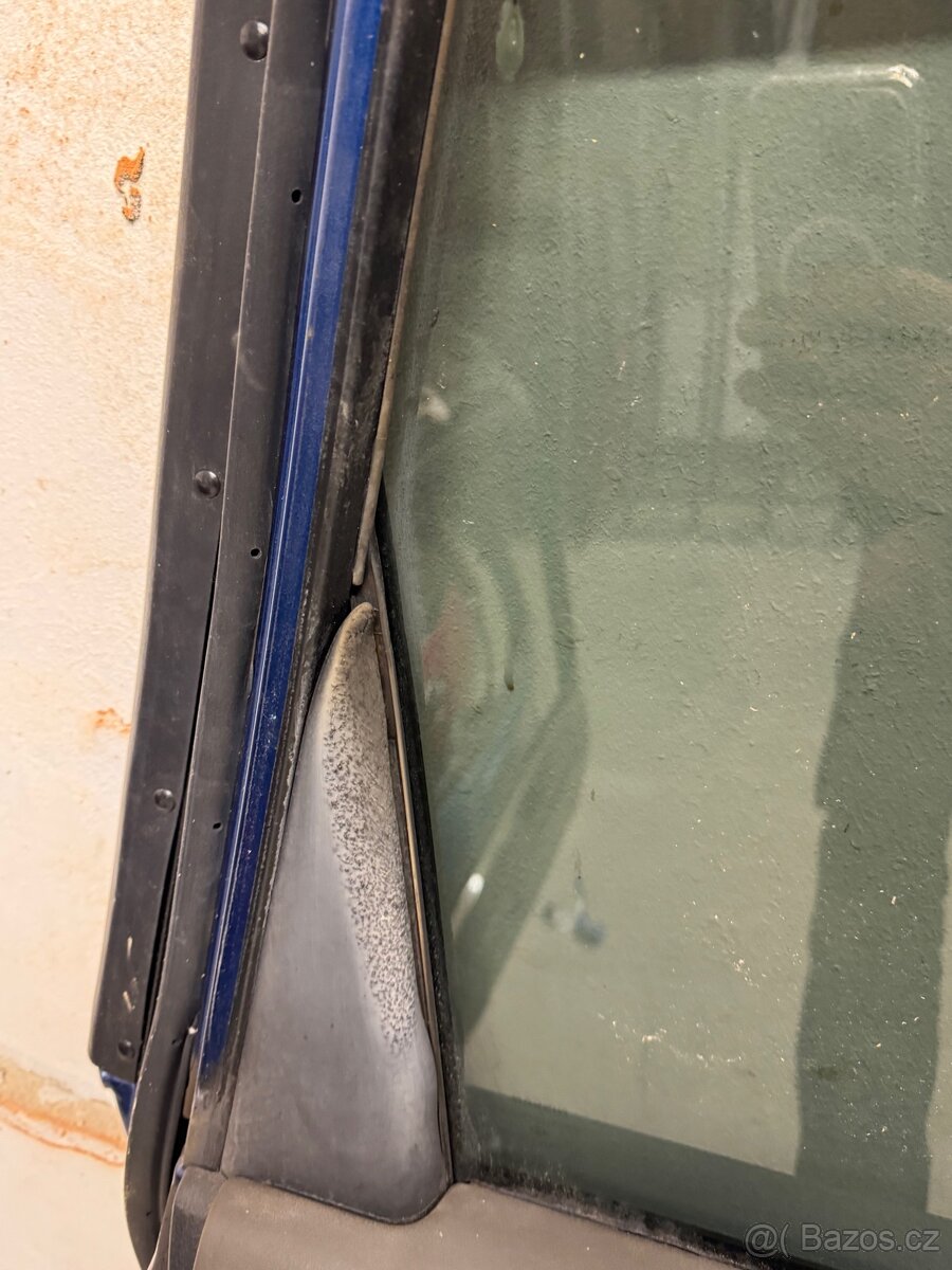 Nissan X-Trail 2007-14, zadní dveře - 16