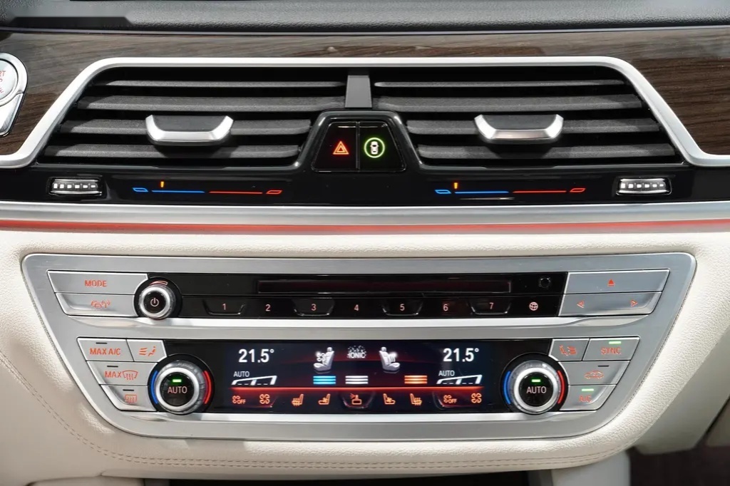 BMW Řada 7, 750Li, Xdrive,ČR,DPH,MASÁŽ, - 16