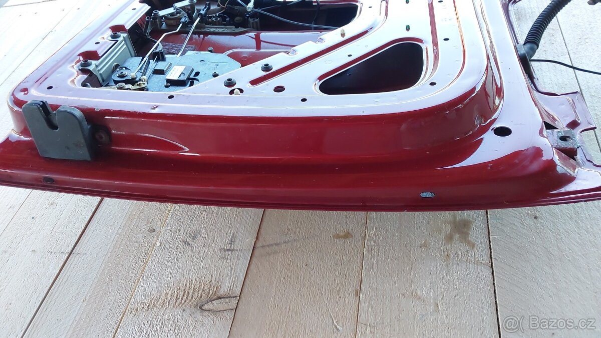 VW Caddy – Dveře kufru LZ ČERVENÉ - 16