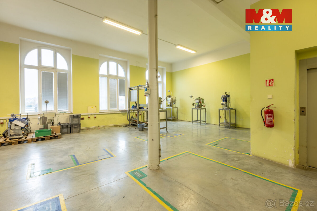 Prodej výrobního objektu, 2387 m², Rumburk, ul. Komenského - 16